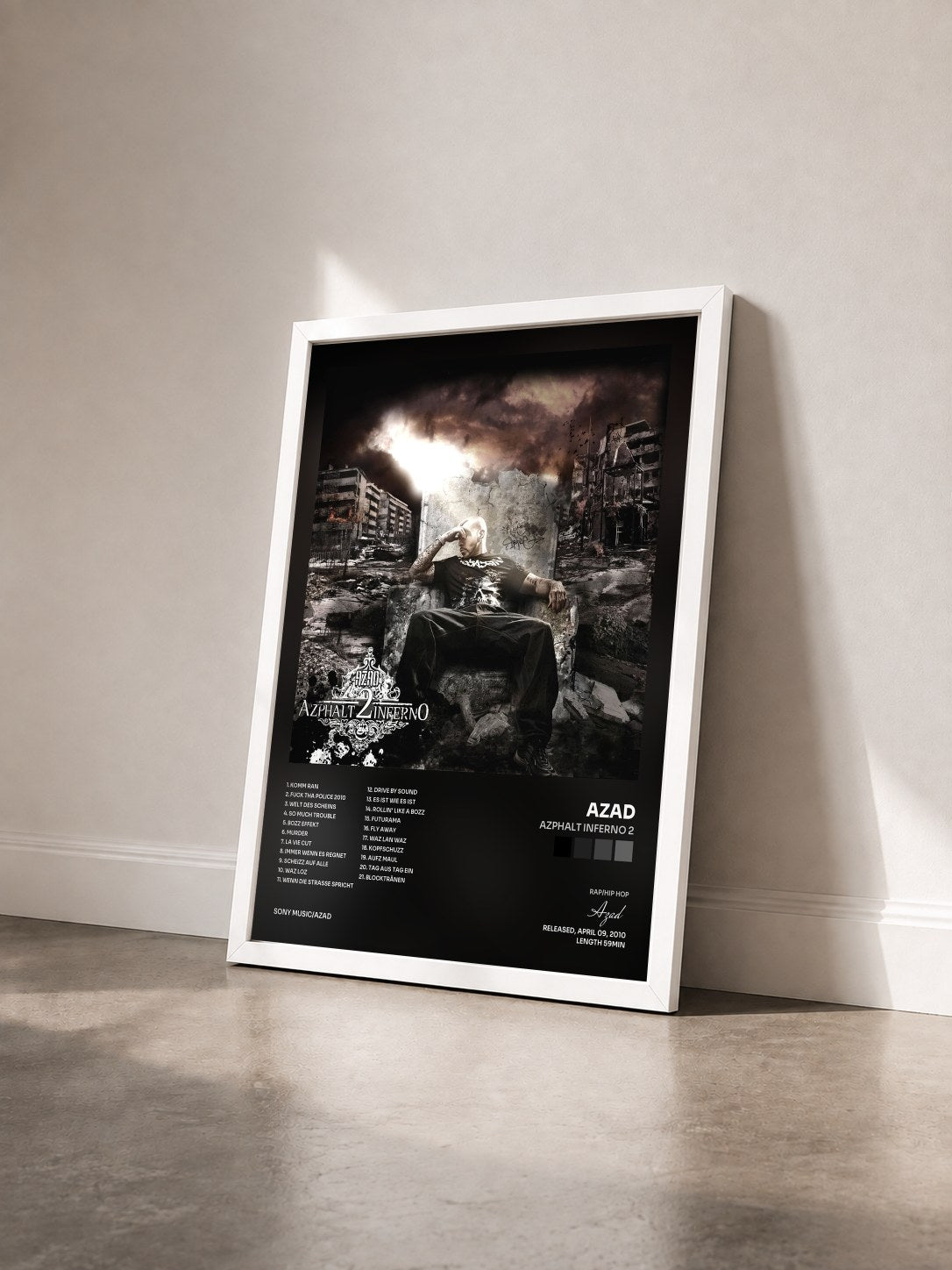 #blanc Tableau de l'album Azphalt Inferno 2 de Azad vu de trois quarts, cadre blanc