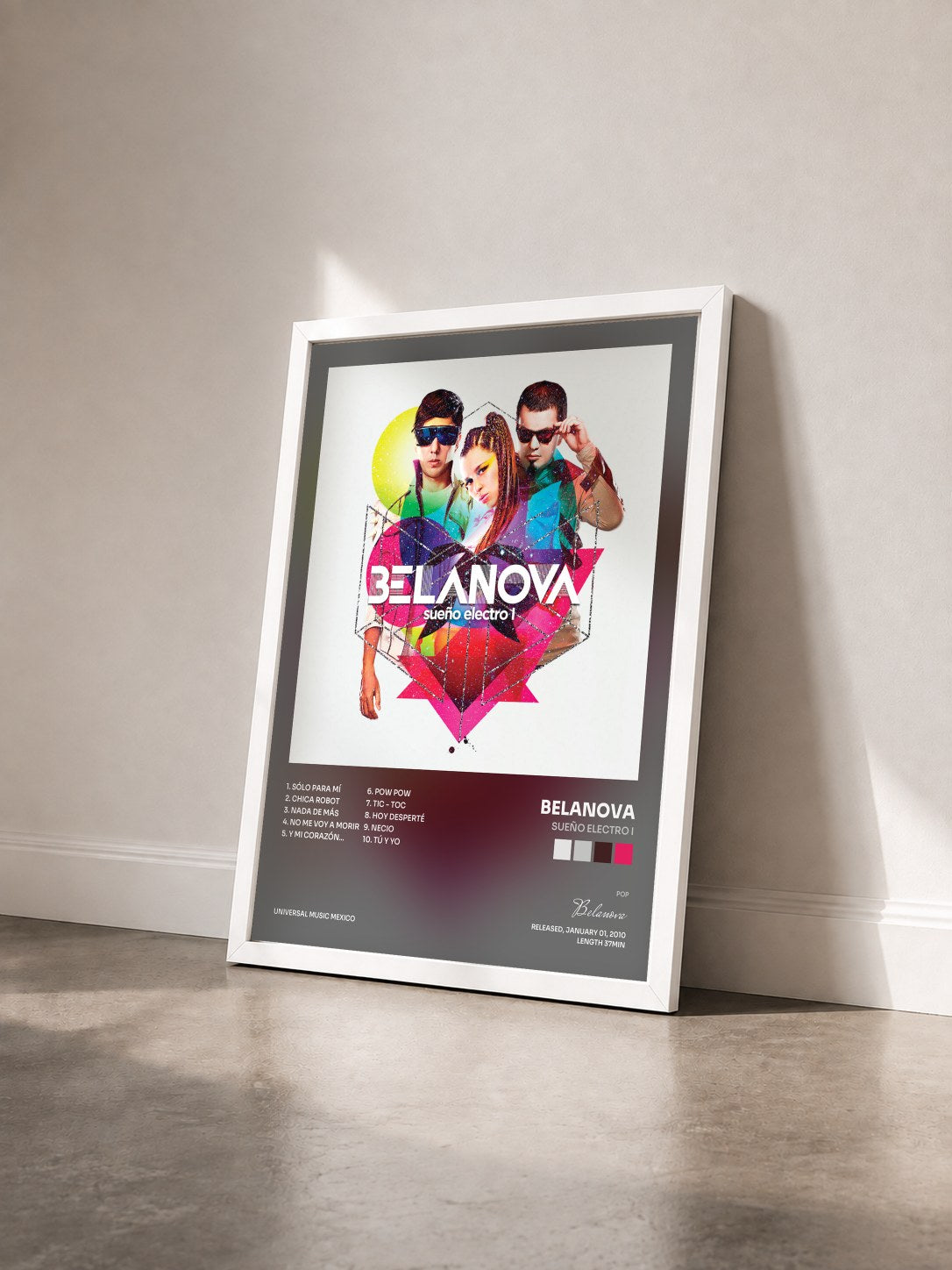 #blanc Tableau de l'album Sueño Electro I de Belanova vu de trois quarts, cadre blanc