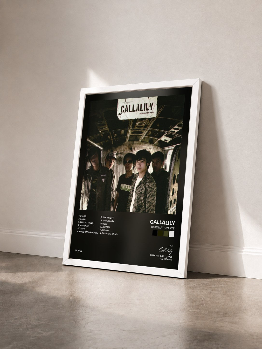 #blanc Tableau de l'album Destination XYZ de Callalily vu de trois quarts, cadre blanc