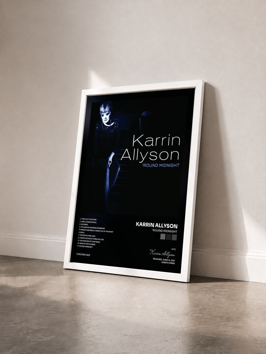 #blanc Tableau de l'album 'Round Midnight de Karrin Allyson vu de trois quarts, cadre blanc