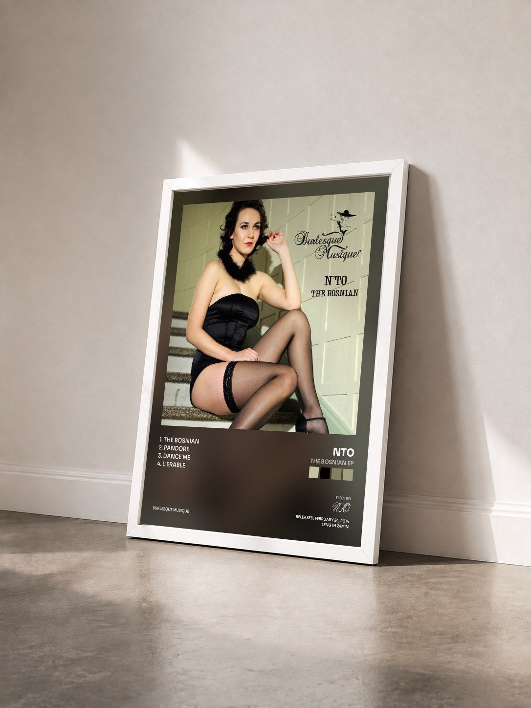 #blanc Tableau de l'album The Bosnian EP de NTO vu de trois quarts, cadre blanc