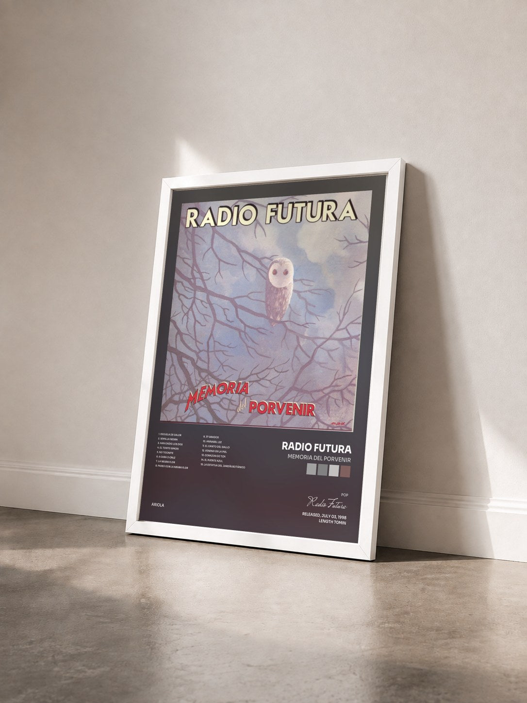 #blanc Tableau de l'album Memoria Del Porvenir de Radio Futura vu de trois quarts, cadre blanc
