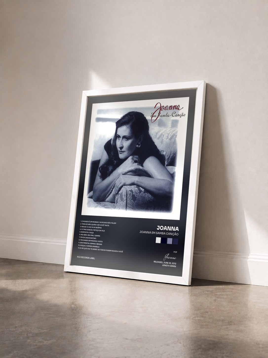 #blanc Tableau de l'album Joanna Em Samba Canção de Joanna vu de trois quarts, cadre blanc