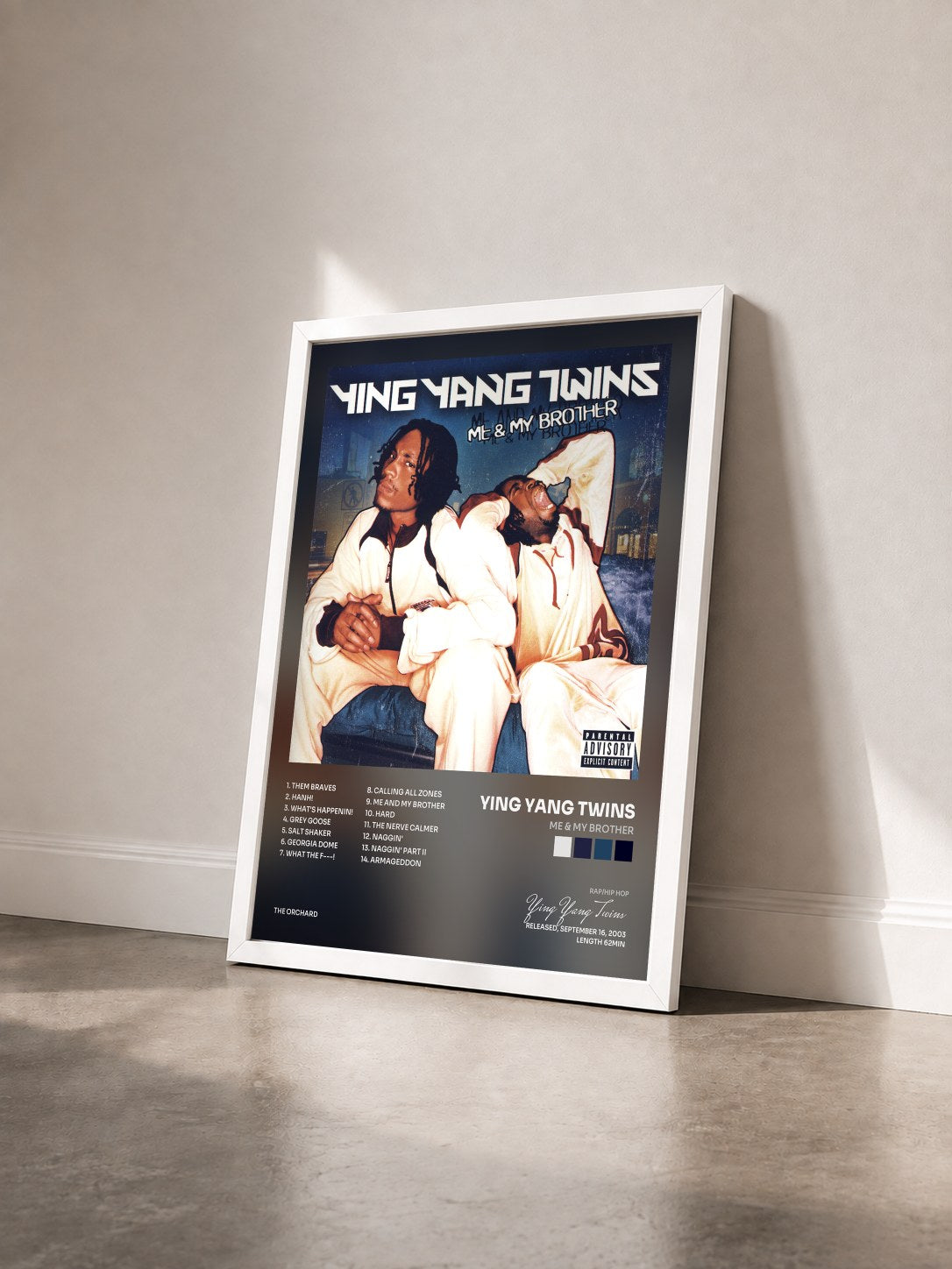 #blanc Tableau de l'album Me & My Brother de Ying Yang Twins vu de trois quarts, cadre blanc