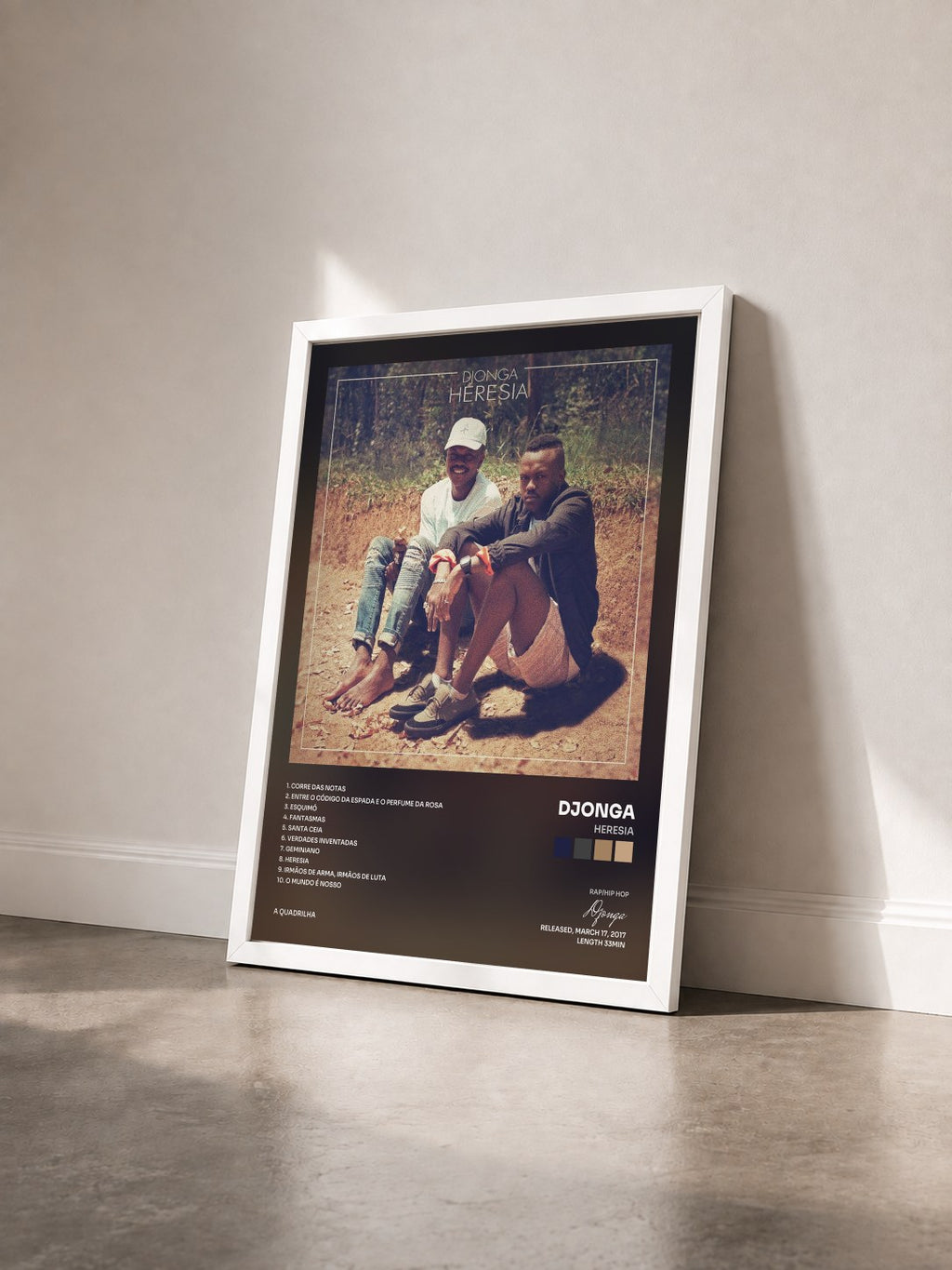 #blanc Tableau de l'album Heresia de Djonga vu de trois quarts, cadre blanc