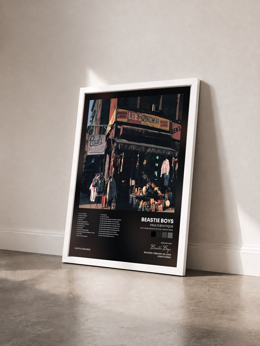 #blanc Tableau de l'album Paul's Boutique (20th Anniversary Edition / Remastered) de Beastie Boys vu de trois quarts, cadre blanc