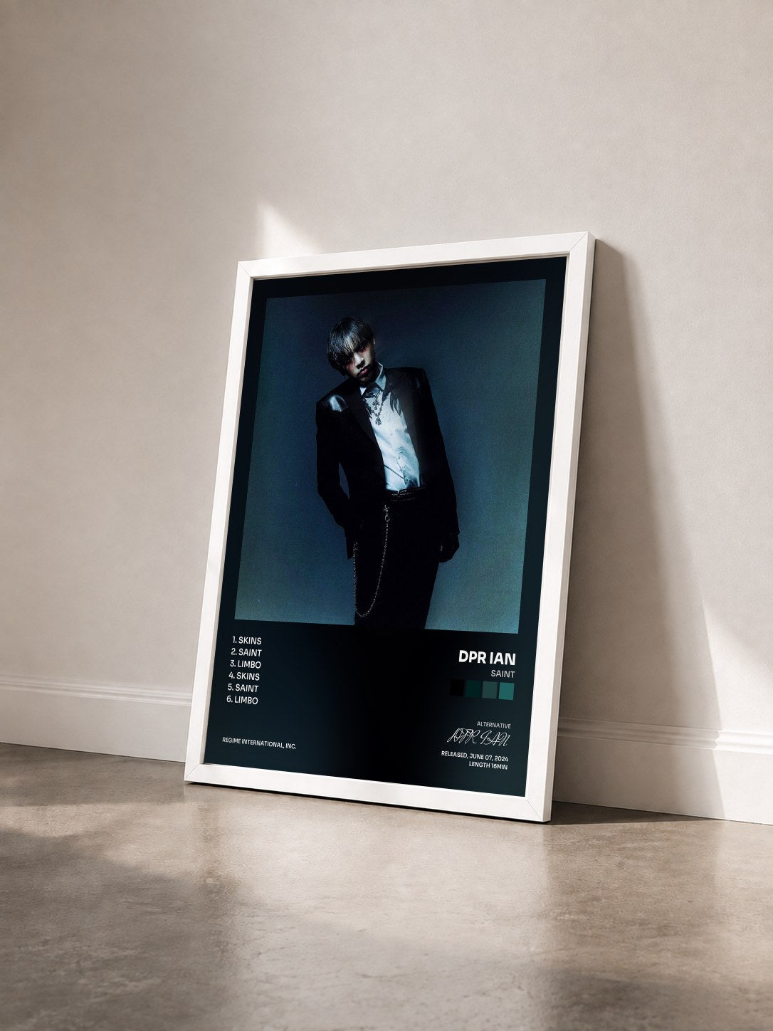 #blanc Tableau de l'album SAINT de DPR IAN vu de trois quarts, cadre blanc