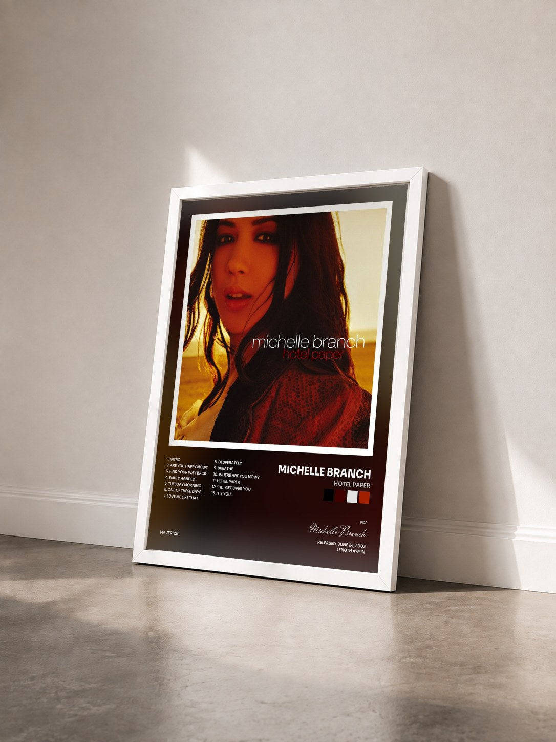 #blanc Tableau de l'album Hotel Paper de Michelle Branch vu de trois quarts, cadre blanc