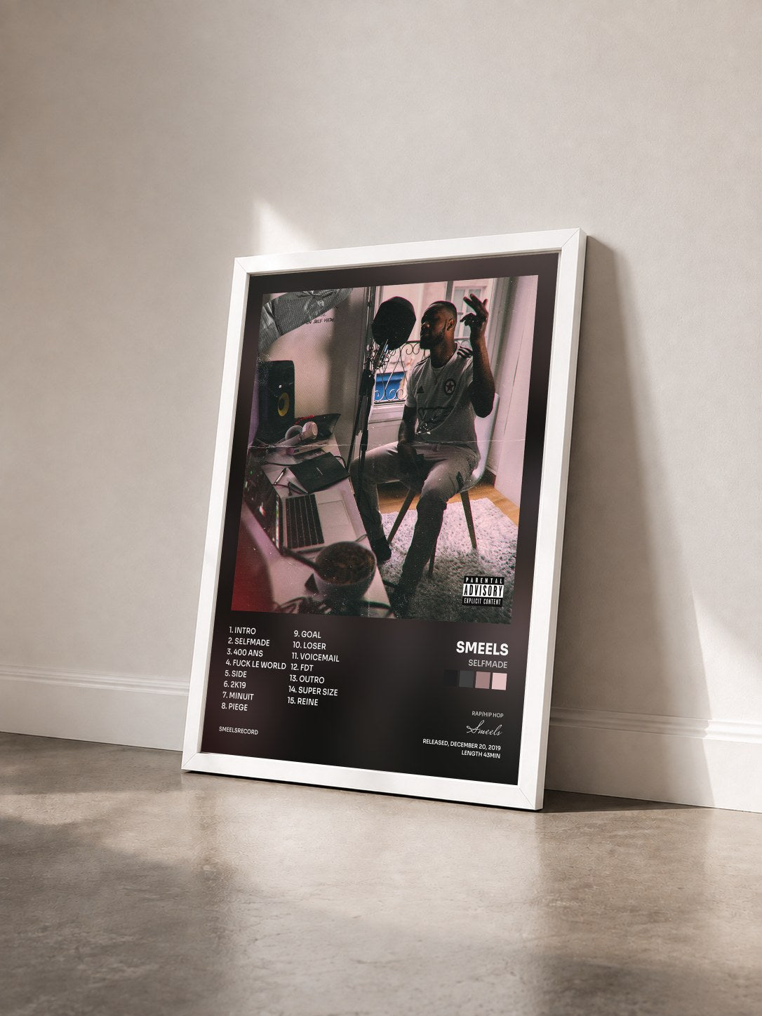 #blanc Tableau de l'album Selfmade de Smeels vu de trois quarts, cadre blanc
