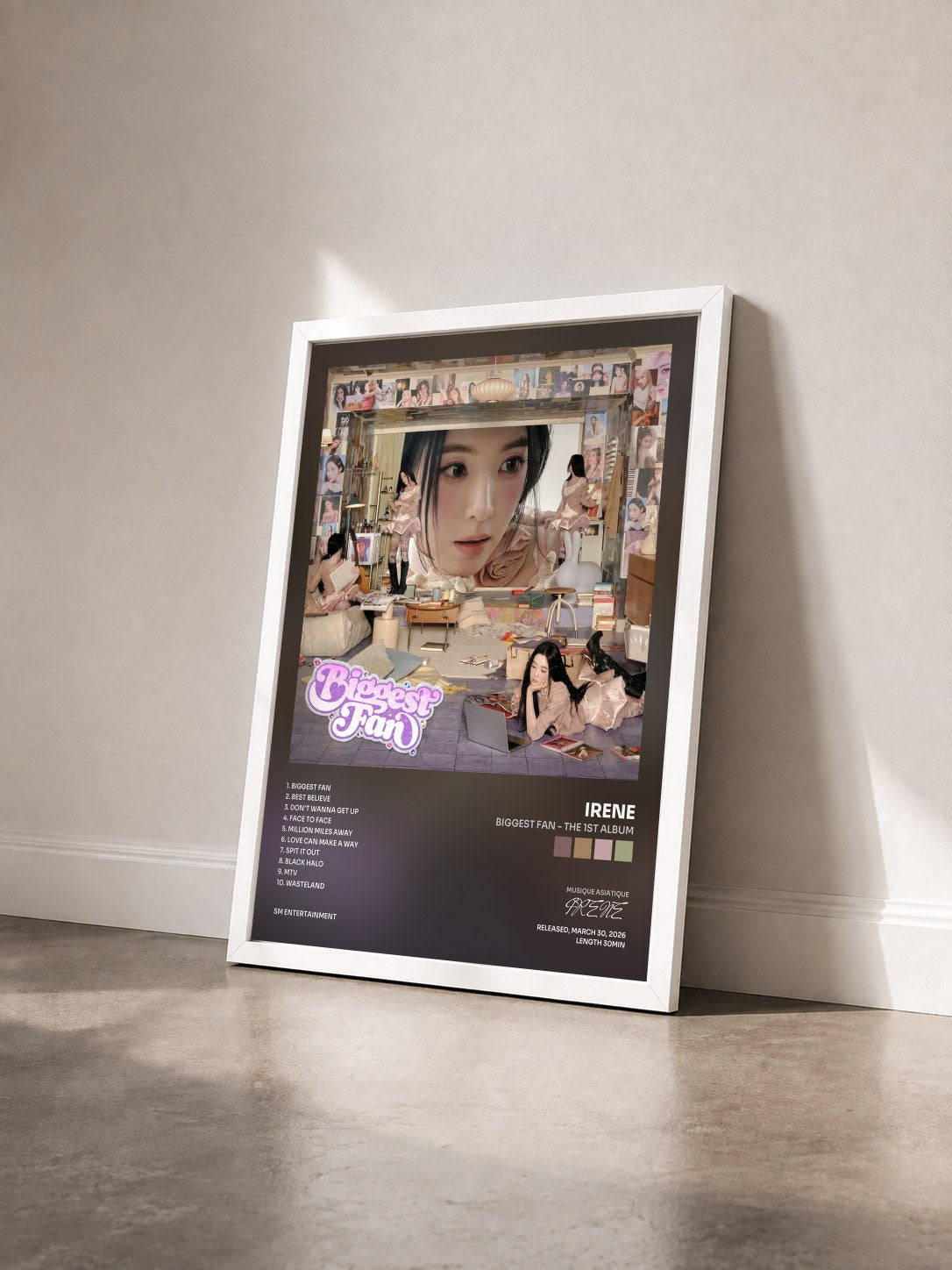 #blanc Tableau de l'album Biggest Fan - The 1st Album de IRENE vu de trois quarts, cadre blanc