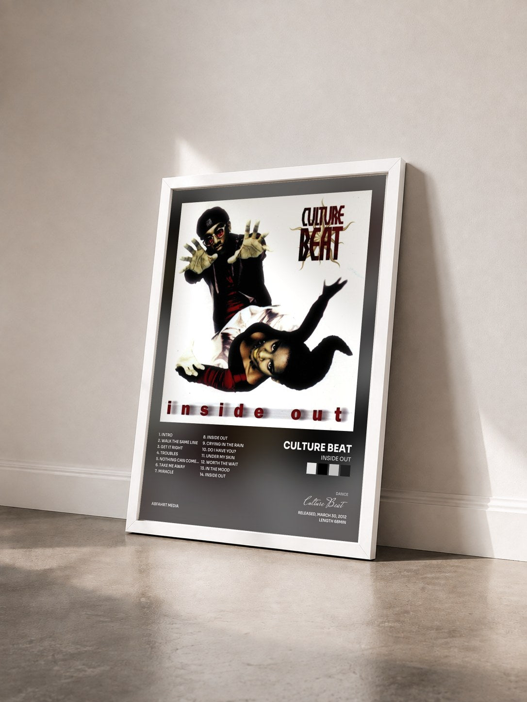 #blanc Tableau de l'album Inside Out de Culture Beat vu de trois quarts, cadre blanc
