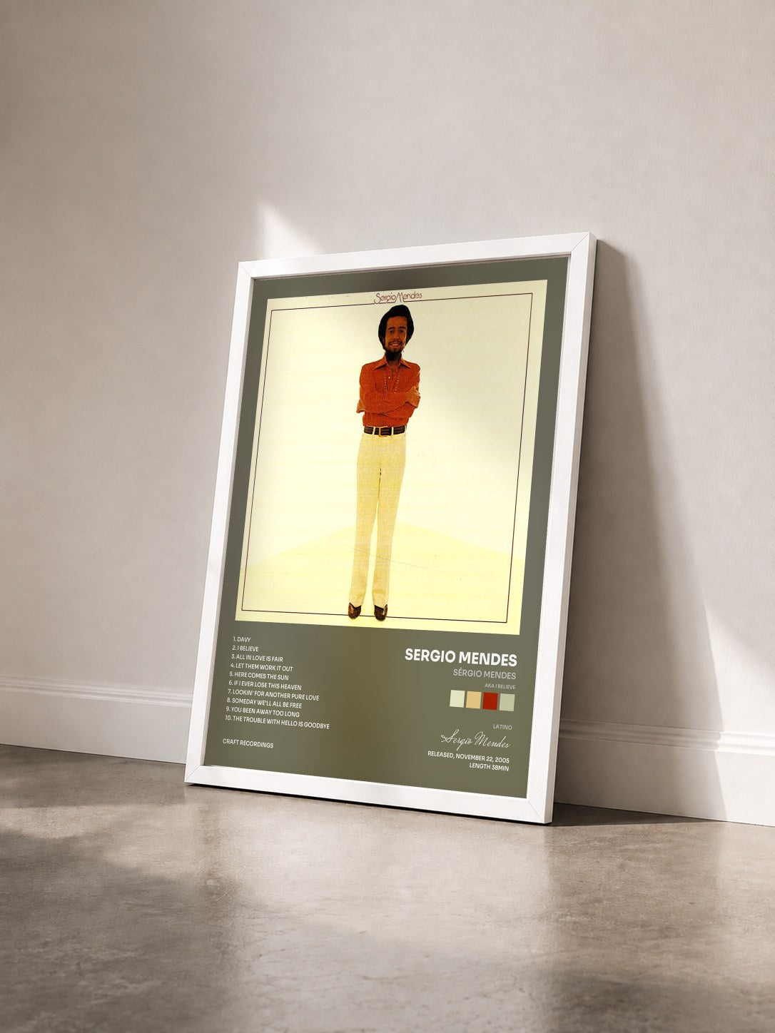 #blanc Tableau de l'album Sérgio Mendes (AKA I Believe) de Sergio Mendes vu de trois quarts, cadre blanc