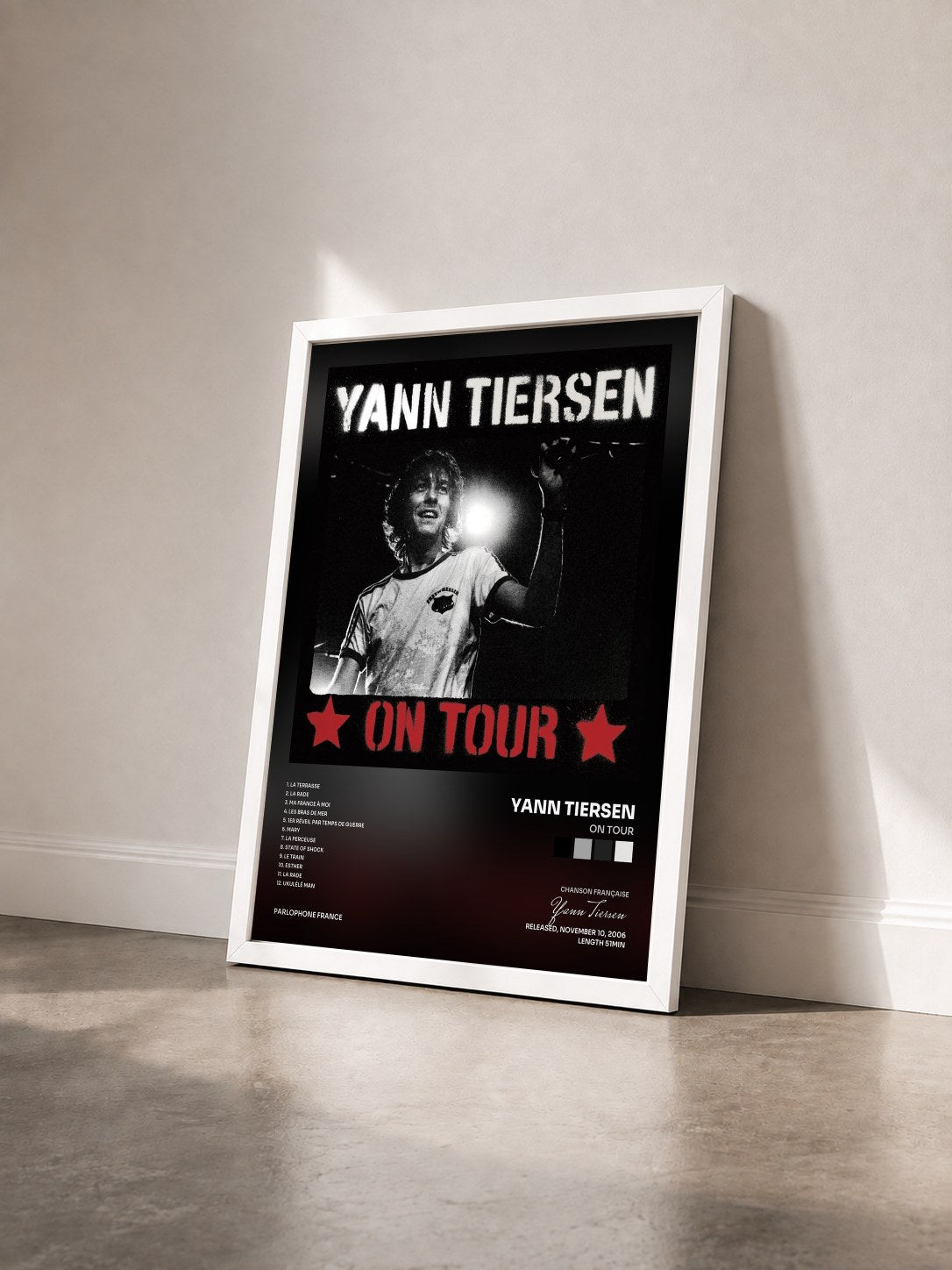 #blanc Tableau de l'album On Tour de Yann Tiersen vu de trois quarts, cadre blanc