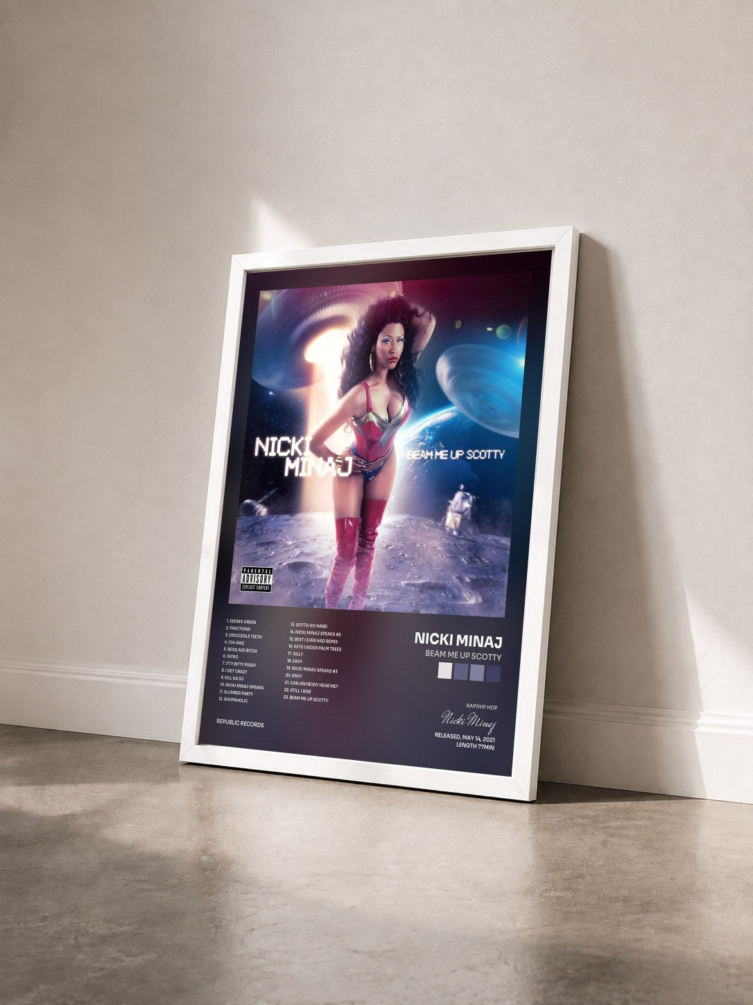 #blanc Tableau de l'album Beam Me Up Scotty de Nicki Minaj vu de trois quarts, cadre blanc