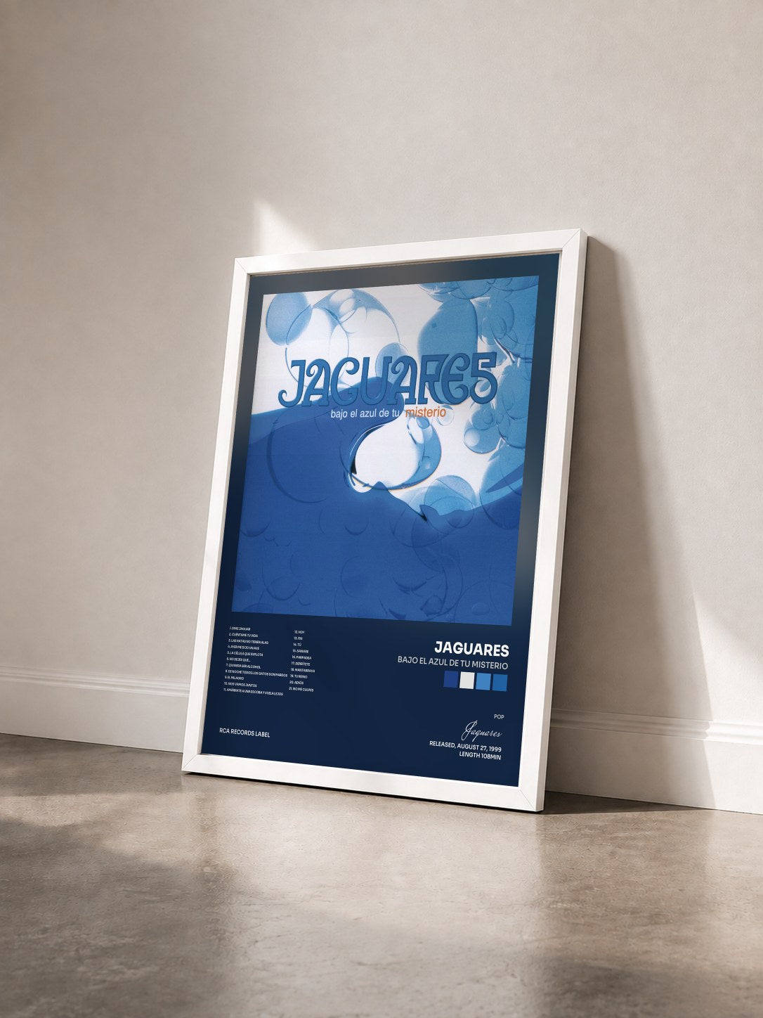 #blanc Tableau de l'album Bajo El Azul De Tu Misterio de Jaguares vu de trois quarts, cadre blanc