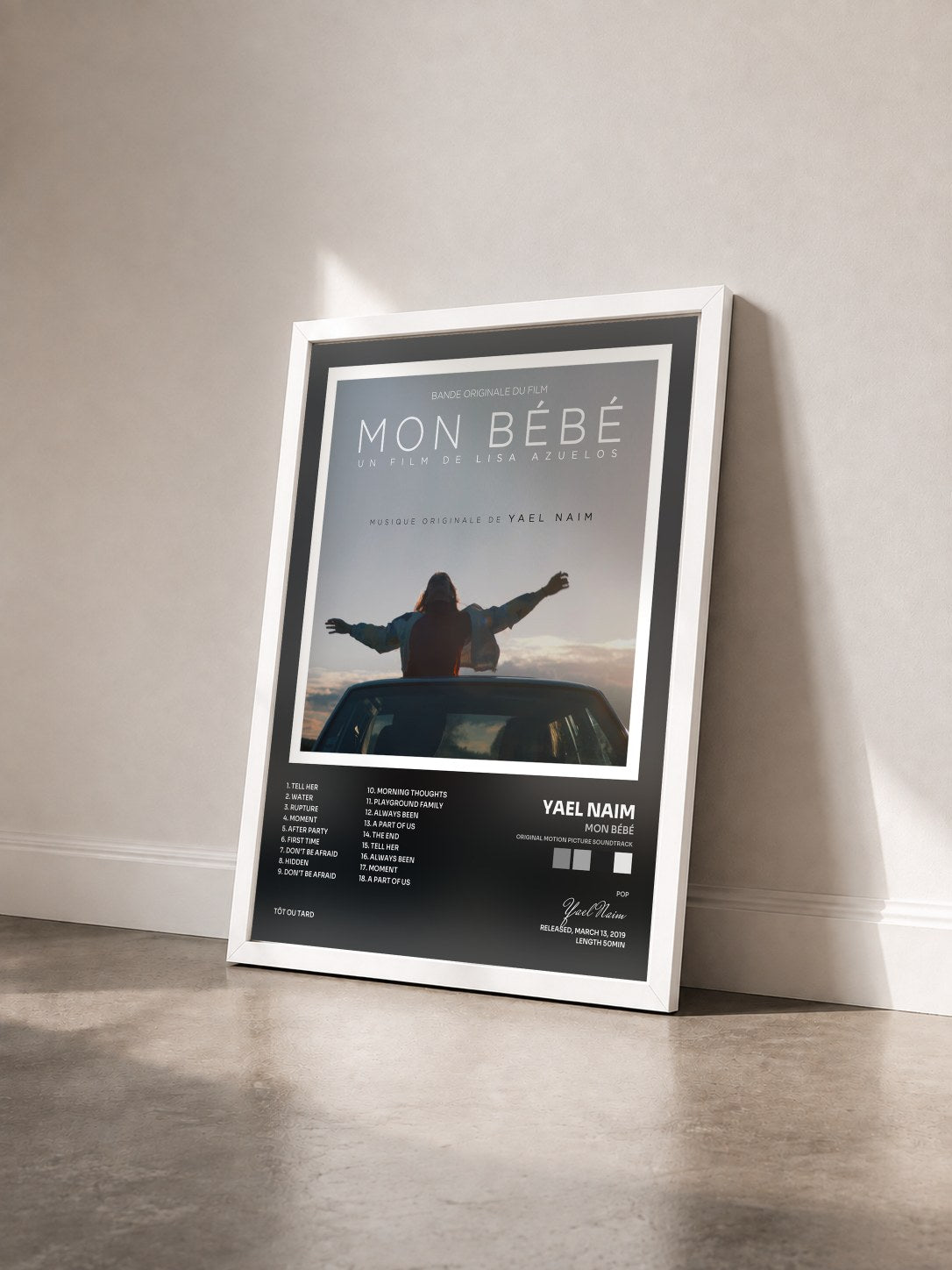 #blanc Tableau de l'album Mon Bébé (Original Motion Picture Soundtrack) de Yael Naim vu de trois quarts, cadre blanc