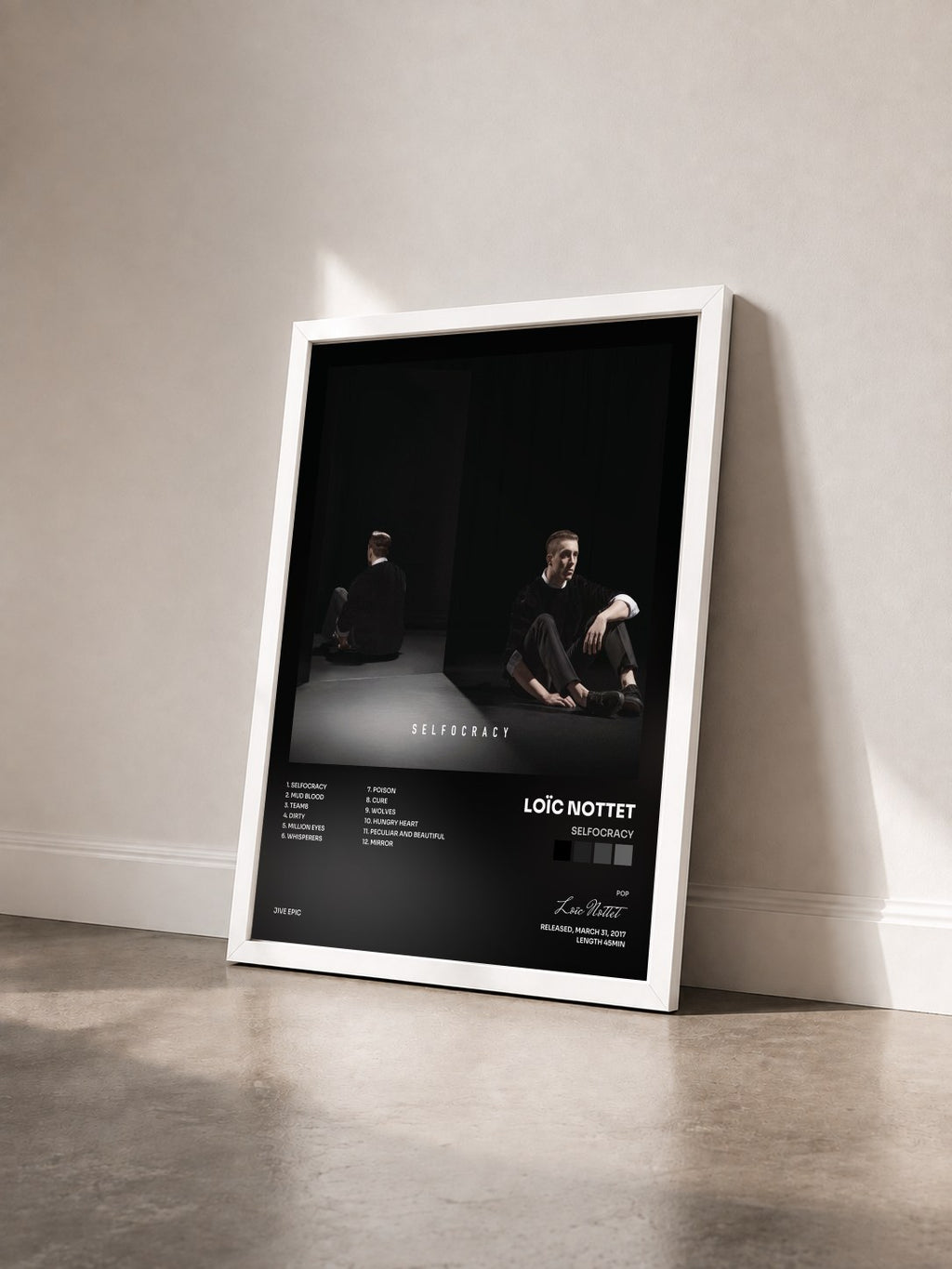 #blanc Tableau de l'album Selfocracy de Loïc Nottet vu de trois quarts, cadre blanc