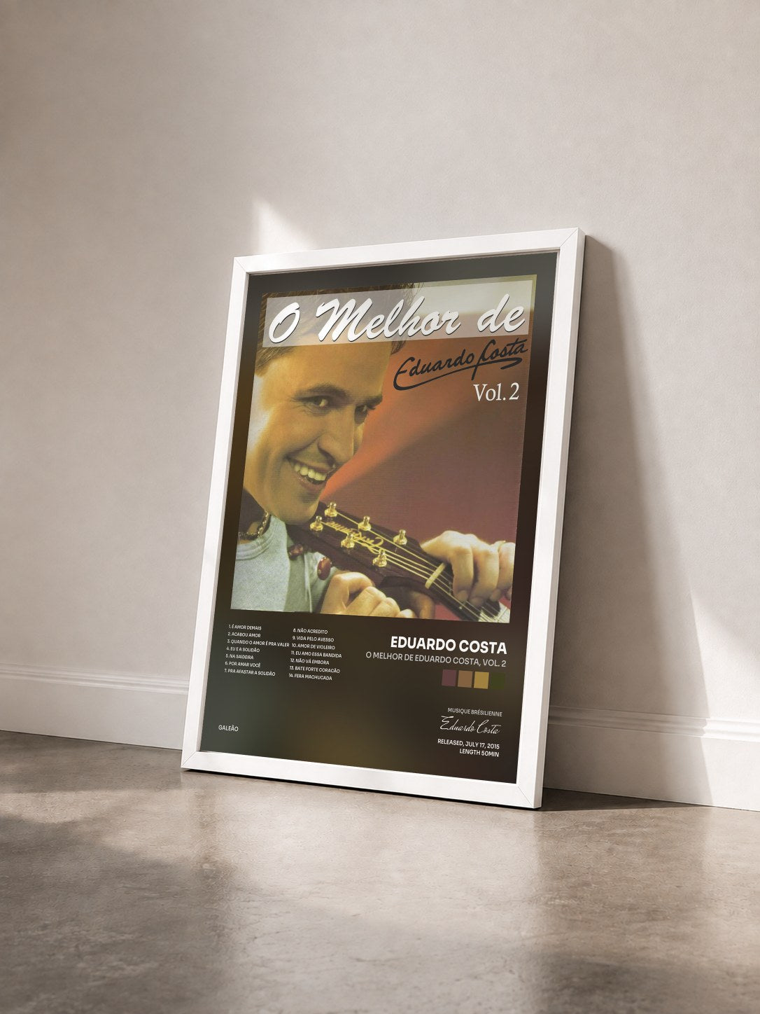 #blanc Tableau de l'album O Melhor de Eduardo Costa, Vol. 2 de Eduardo Costa vu de trois quarts, cadre blanc