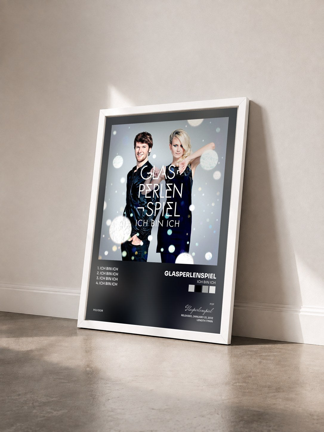 #blanc Tableau de l'album Ich bin ich de Glasperlenspiel vu de trois quarts, cadre blanc