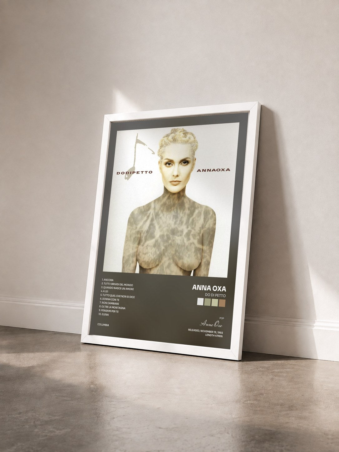 #blanc Tableau de l'album Do Di Petto de Anna Oxa vu de trois quarts, cadre blanc