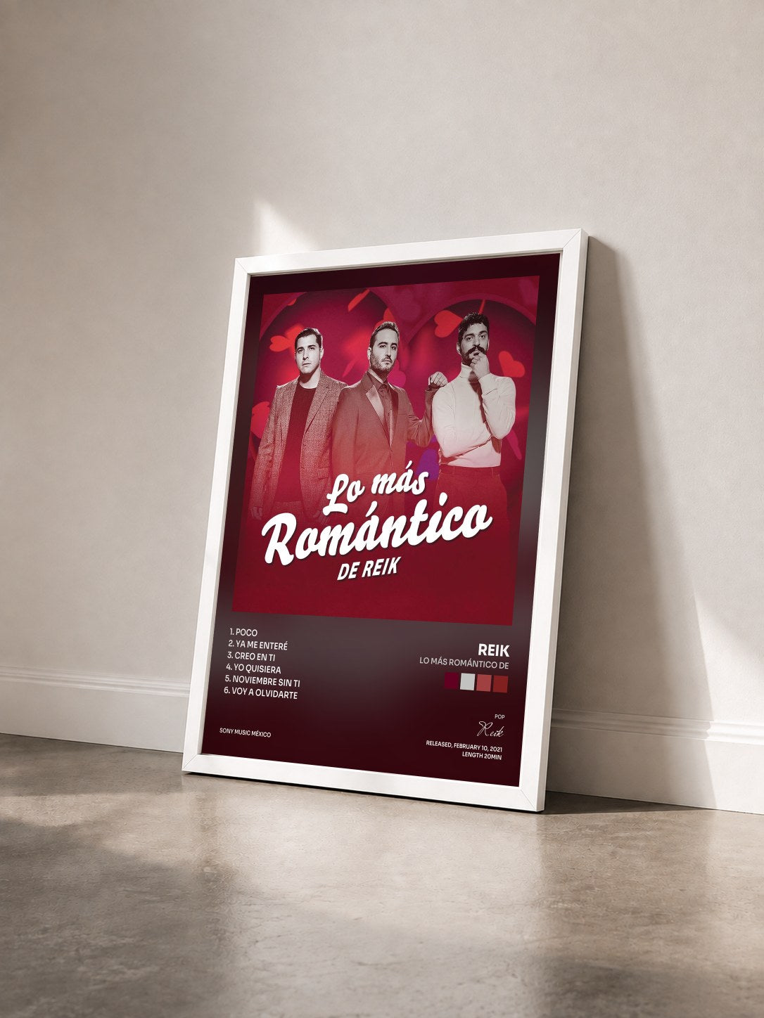 #blanc Tableau de l'album Lo Más Romántico de de Reik vu de trois quarts, cadre blanc