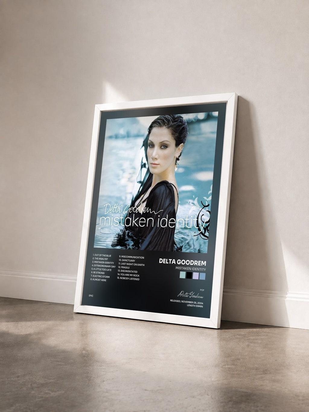 #blanc Tableau de l'album Mistaken Identity de Delta Goodrem vu de trois quarts, cadre blanc