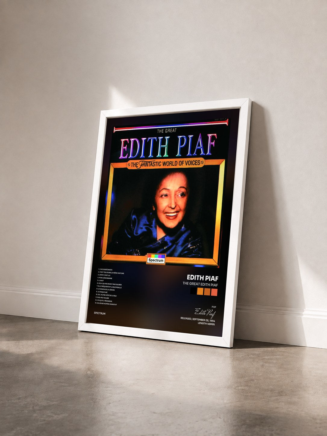 #blanc Tableau de l'album The Great Edith Piaf de Edith Piaf vu de trois quarts, cadre blanc