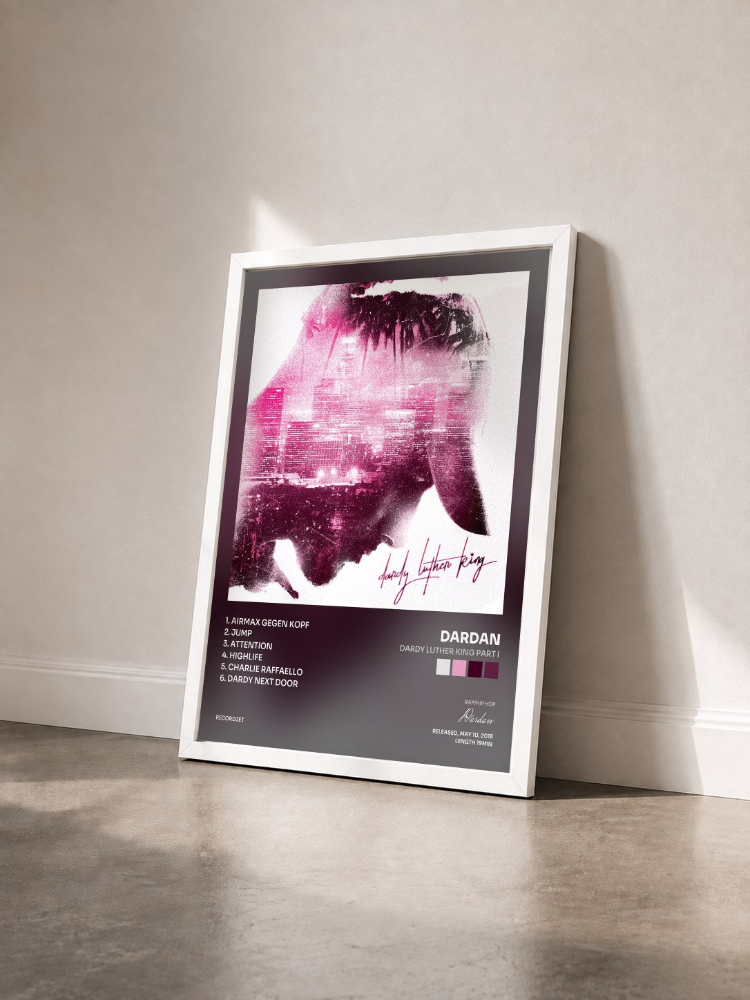 #blanc Tableau de l'album Dardy Luther King Part I de Dardan vu de trois quarts, cadre blanc