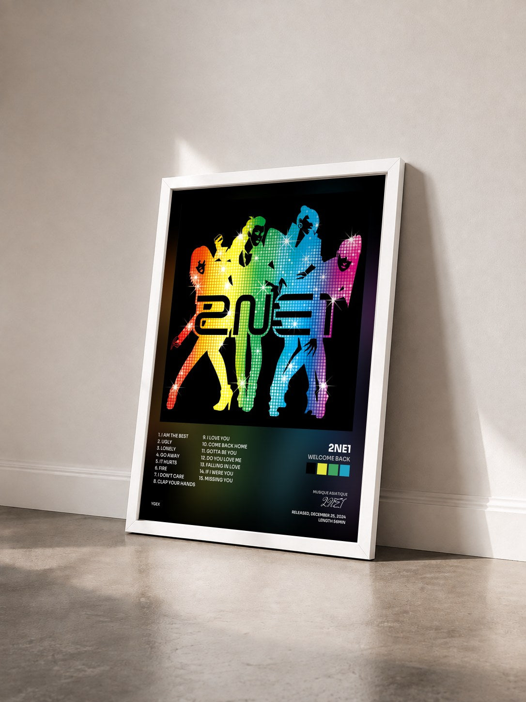 #blanc Tableau de l'album WELCOME BACK de 2NE1 vu de trois quarts, cadre blanc