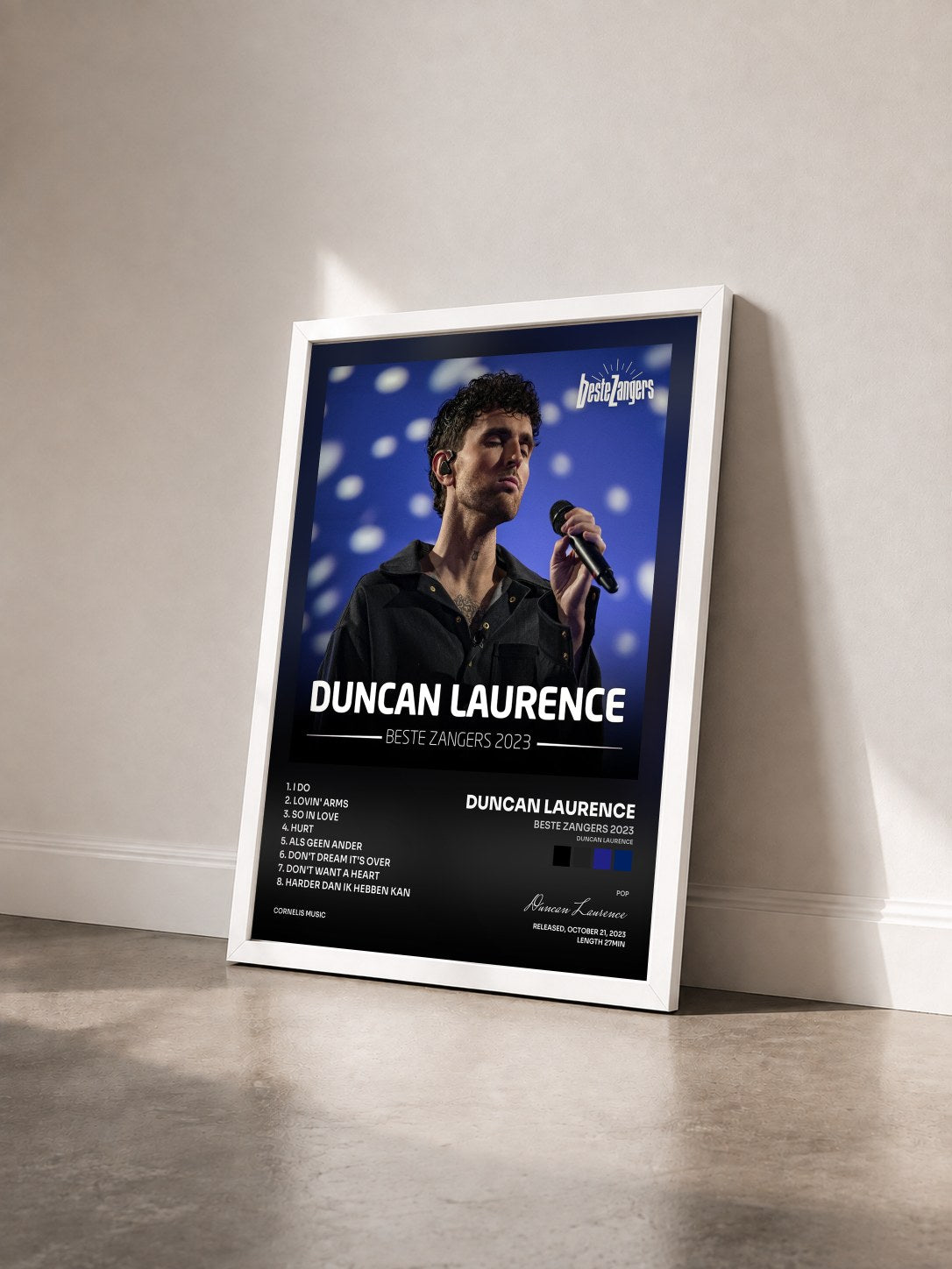 #blanc Tableau de l'album Beste Zangers 2023 (Duncan Laurence) de Duncan Laurence vu de trois quarts, cadre blanc