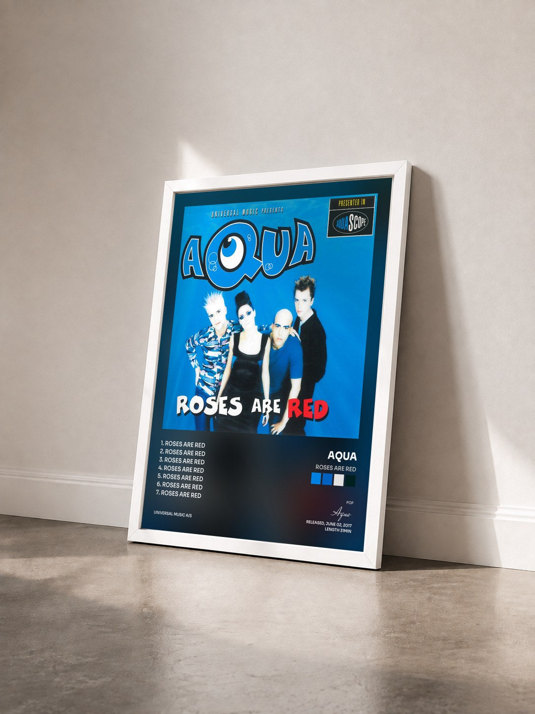 #blanc Tableau de l'album Roses Are Red de Aqua vu de trois quarts, cadre blanc