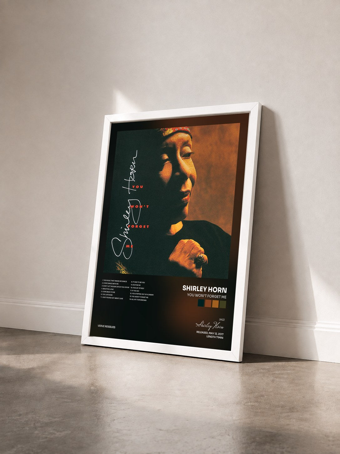 #blanc Tableau de l'album You Won't Forget Me de Shirley Horn vu de trois quarts, cadre blanc