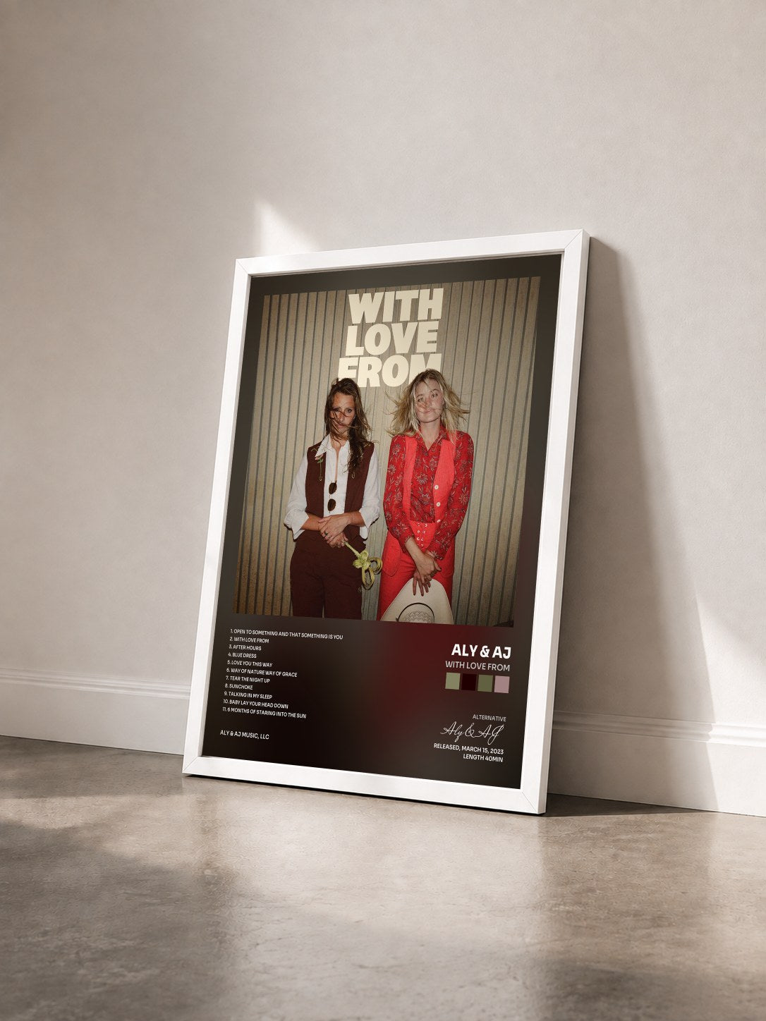 #blanc Tableau de l'album With Love From de Aly & AJ vu de trois quarts, cadre blanc