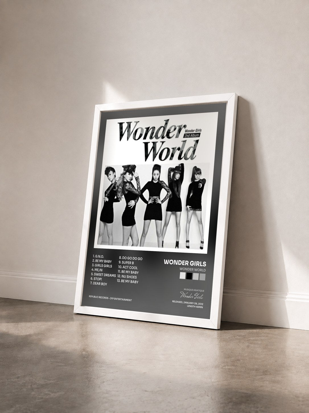 #blanc Tableau de l'album Wonder World de Wonder Girls vu de trois quarts, cadre blanc