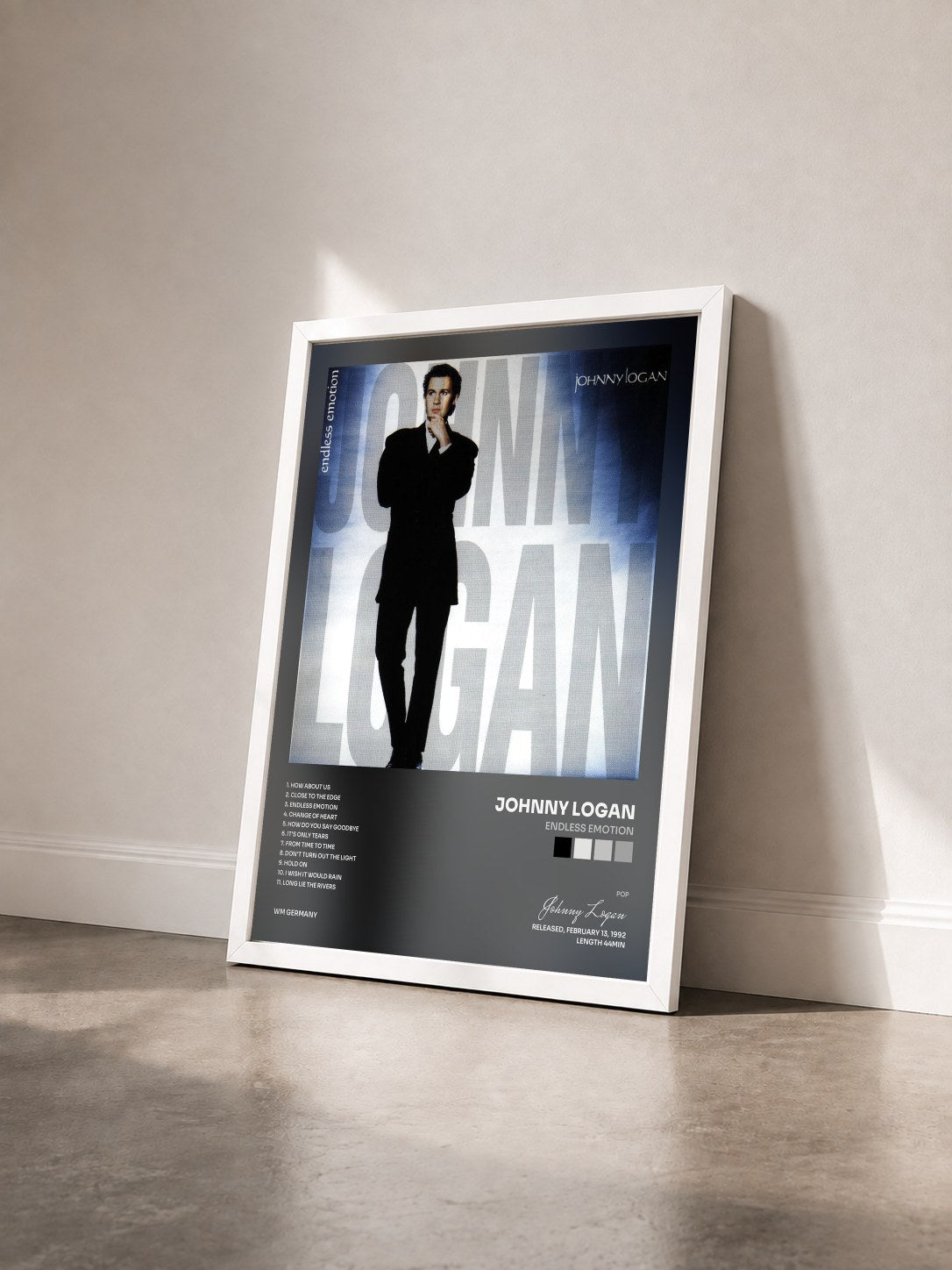 #blanc Tableau de l'album Endless Emotion de Johnny Logan vu de trois quarts, cadre blanc