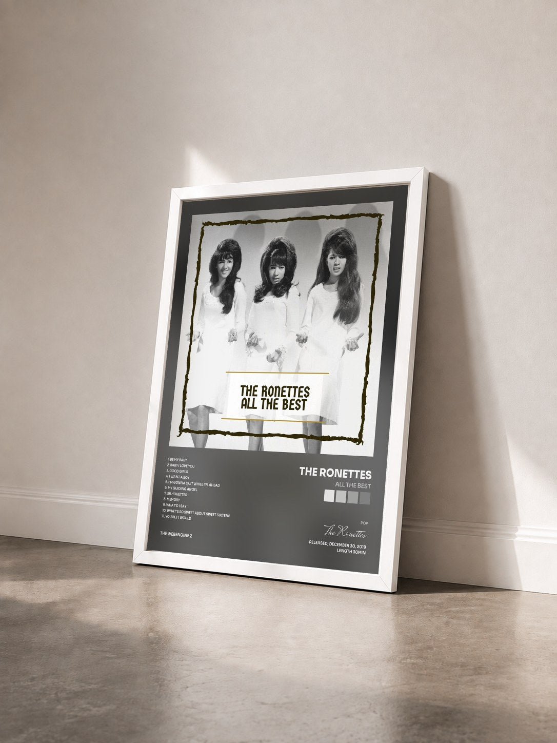 #blanc Tableau de l'album All The Best de The Ronettes vu de trois quarts, cadre blanc