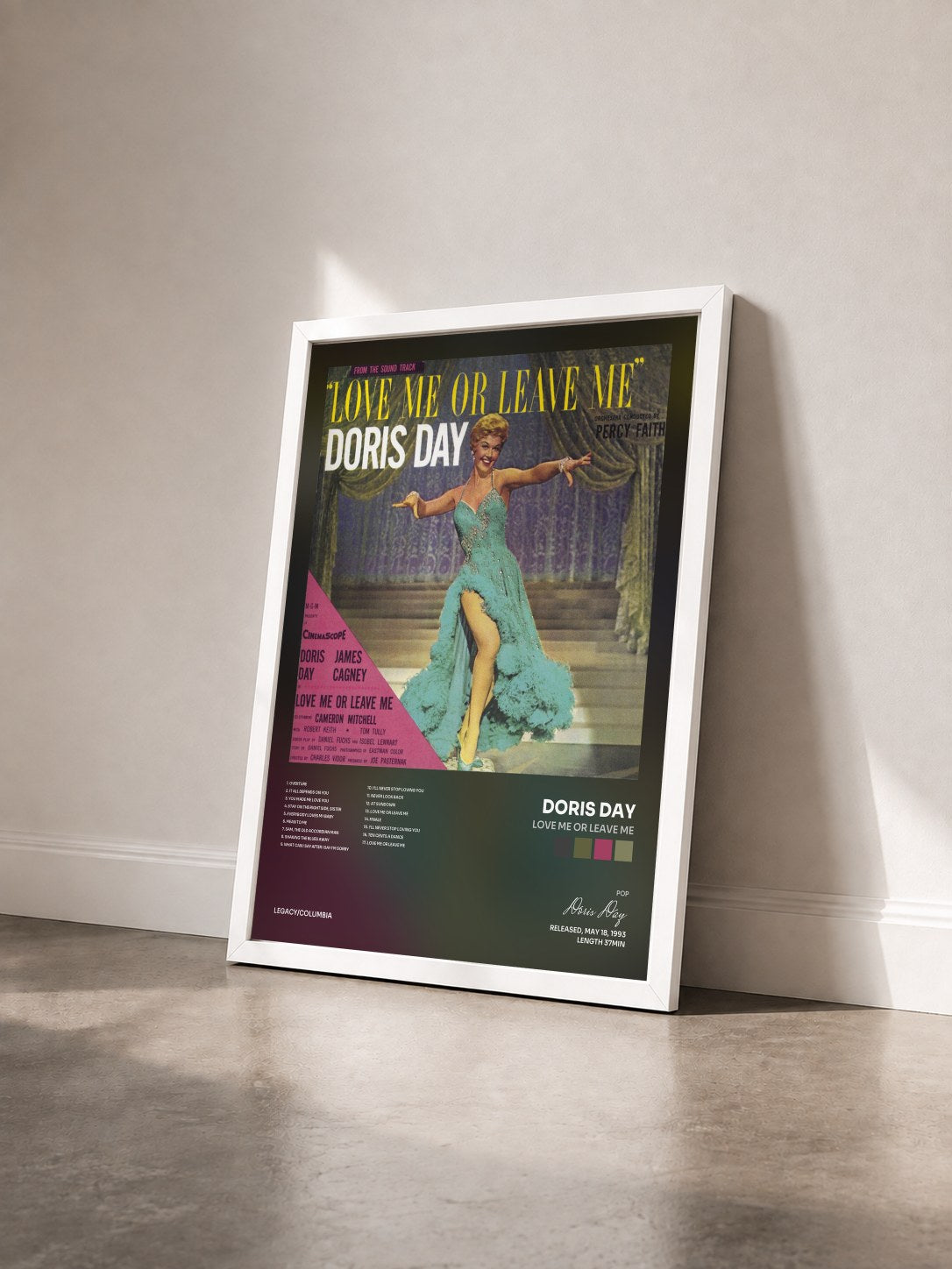#blanc Tableau de l'album Love Me Or Leave Me de Doris Day vu de trois quarts, cadre blanc