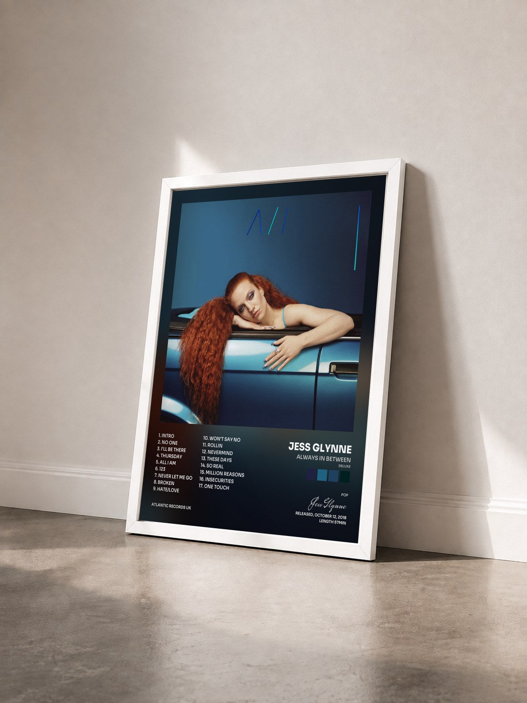 #blanc Tableau de l'album Always in Between (Deluxe) de Jess Glynne vu de trois quarts, cadre blanc