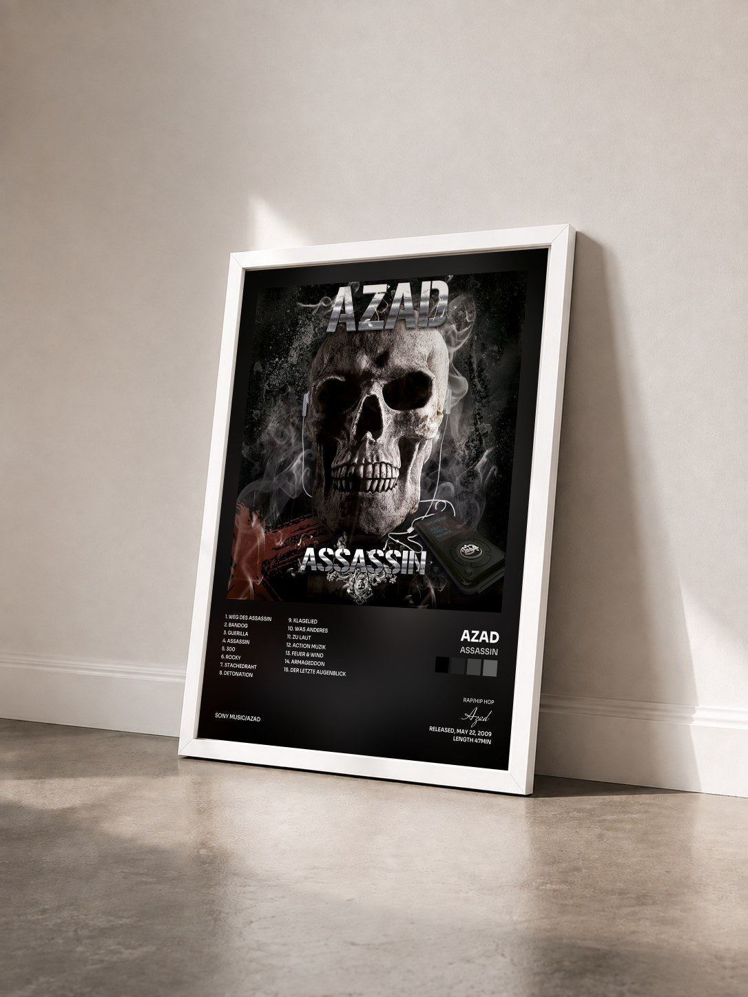 #blanc Tableau de l'album Assassin de Azad vu de trois quarts, cadre blanc