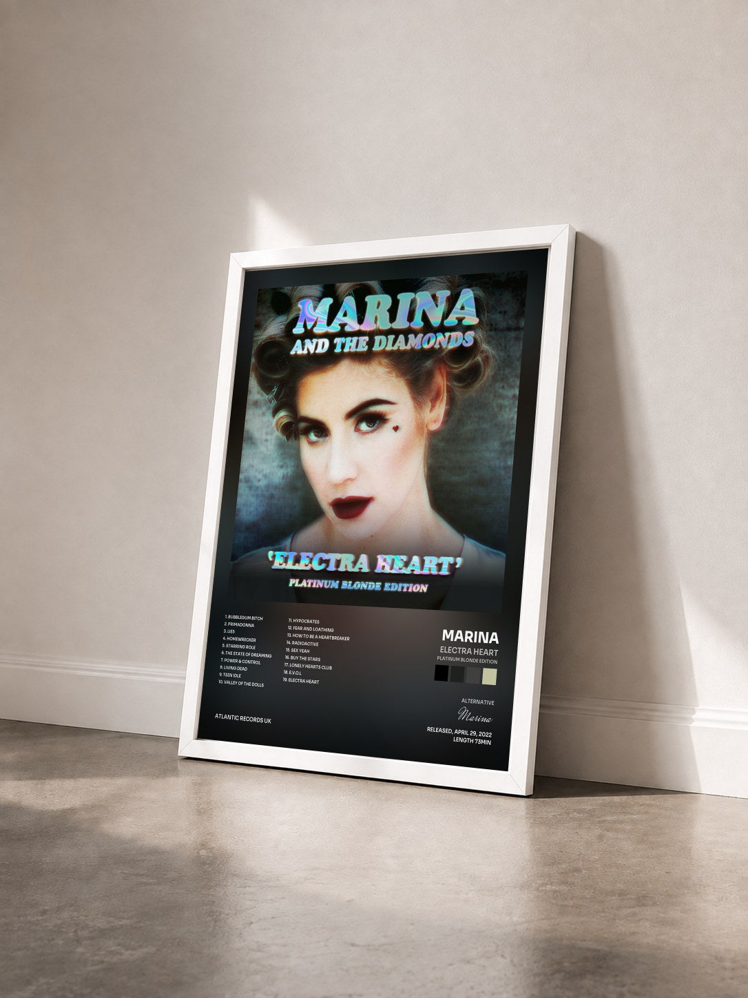 #blanc Tableau de l'album Electra Heart (Platinum Blonde Edition) de Marina vu de trois quarts, cadre blanc