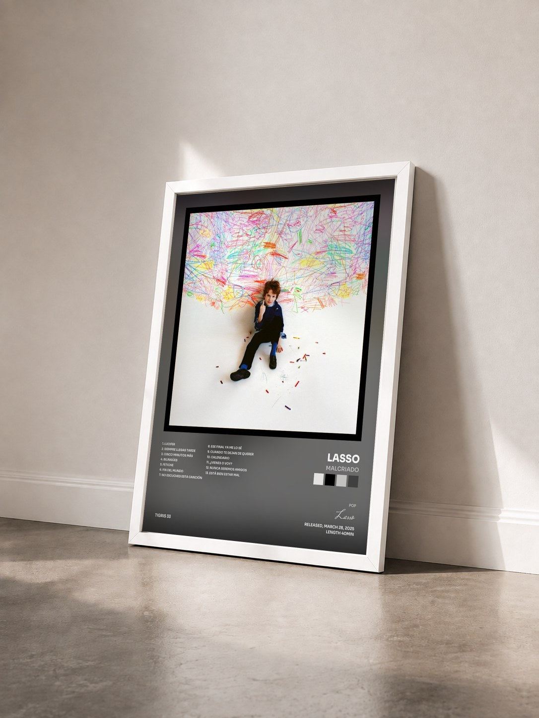 #blanc Tableau de l'album Malcriado de Lasso vu de trois quarts, cadre blanc