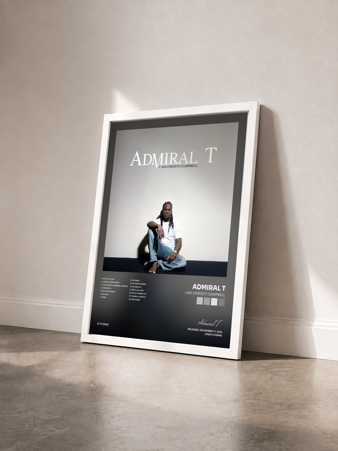 #blanc Tableau de l'album I Am Christy Campbell de Admiral T vu de trois quarts, cadre blanc