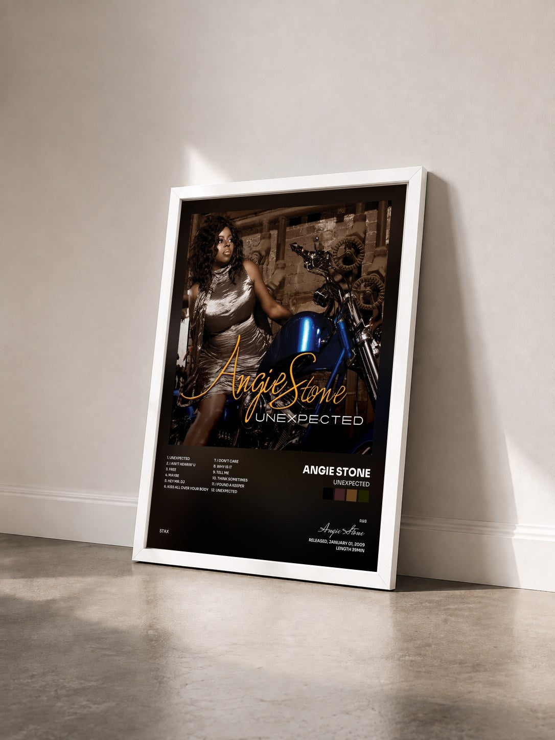 #blanc Tableau de l'album Unexpected de Angie Stone vu de trois quarts, cadre blanc