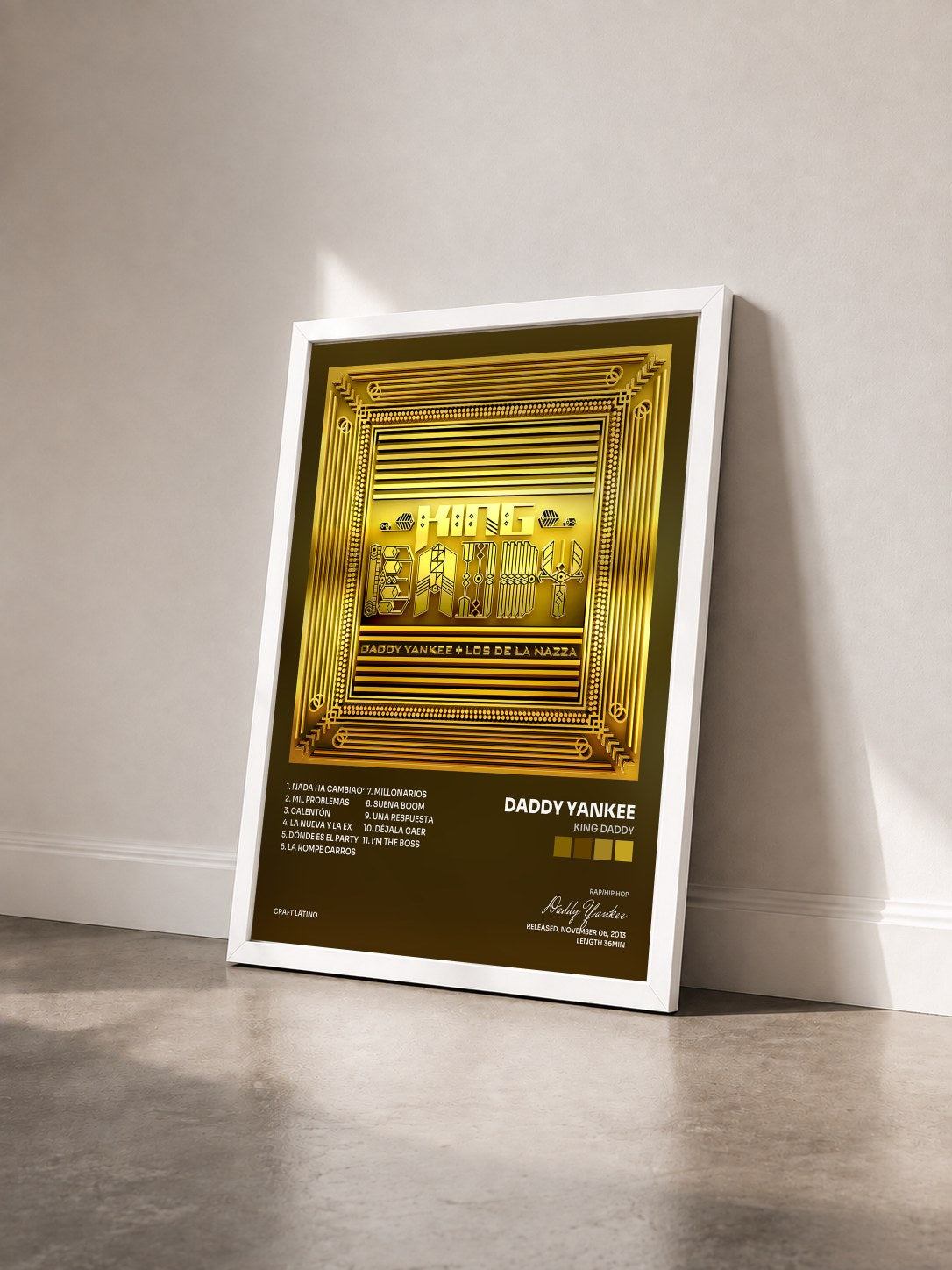 #blanc Tableau de l'album King Daddy de Daddy Yankee vu de trois quarts, cadre blanc