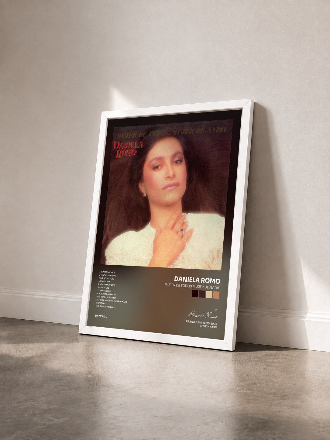#blanc Tableau de l'album Mujer De Todos Mujer De Nadie de Daniela Romo vu de trois quarts, cadre blanc