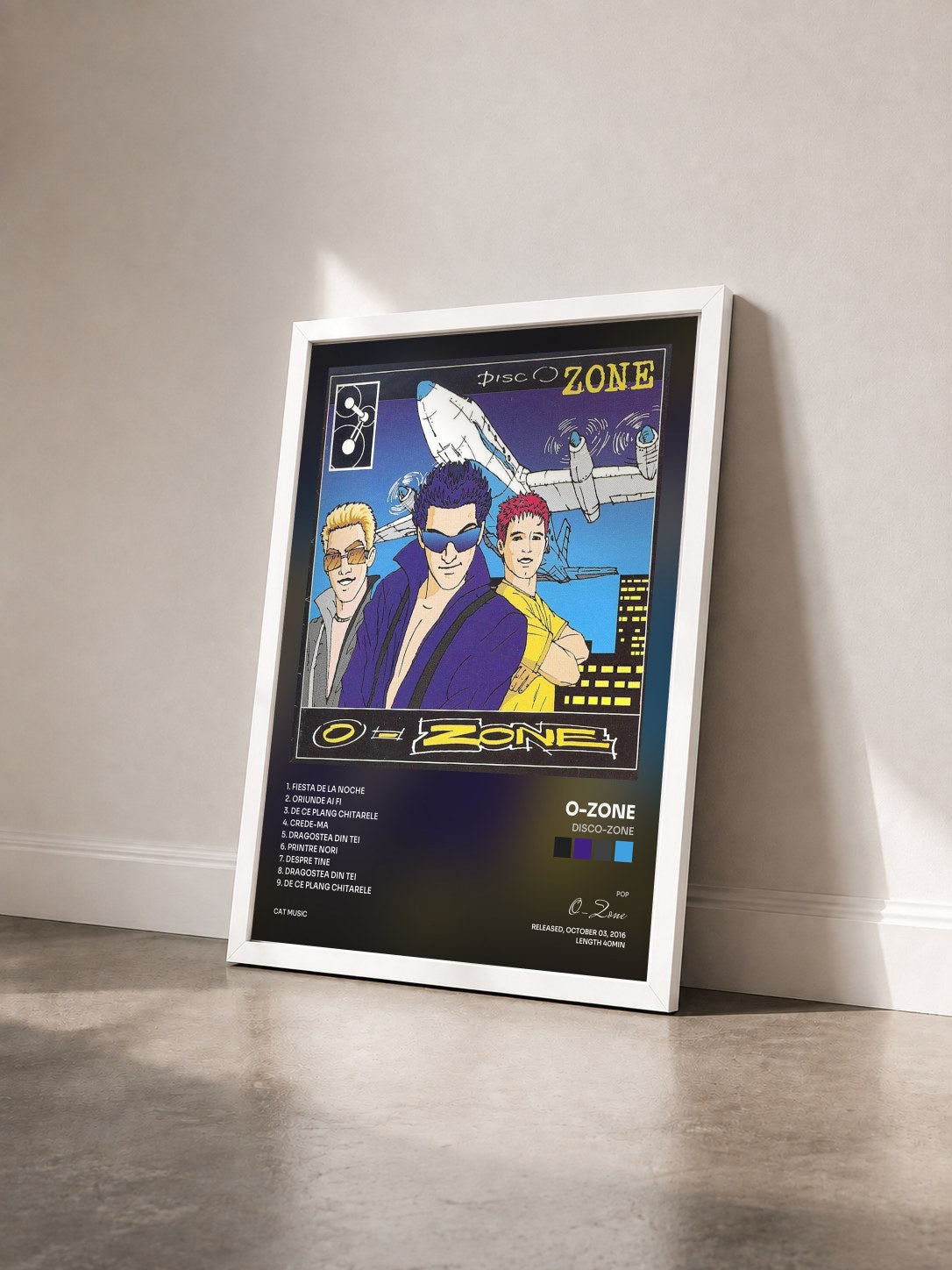 #blanc Tableau de l'album DiscO-Zone de O-Zone vu de trois quarts, cadre blanc