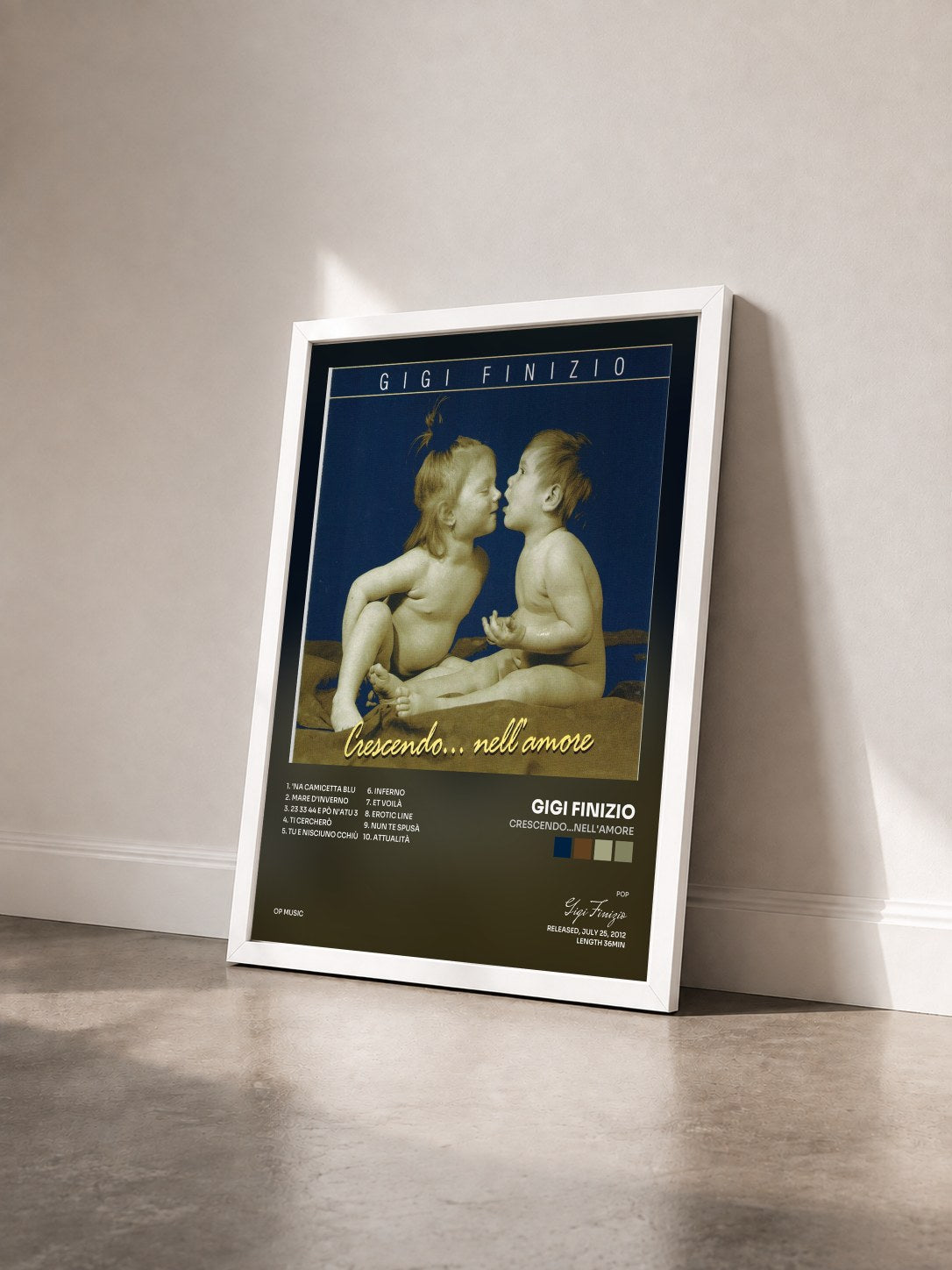 #blanc Tableau de l'album Crescendo...nell'amore de Gigi Finizio vu de trois quarts, cadre blanc