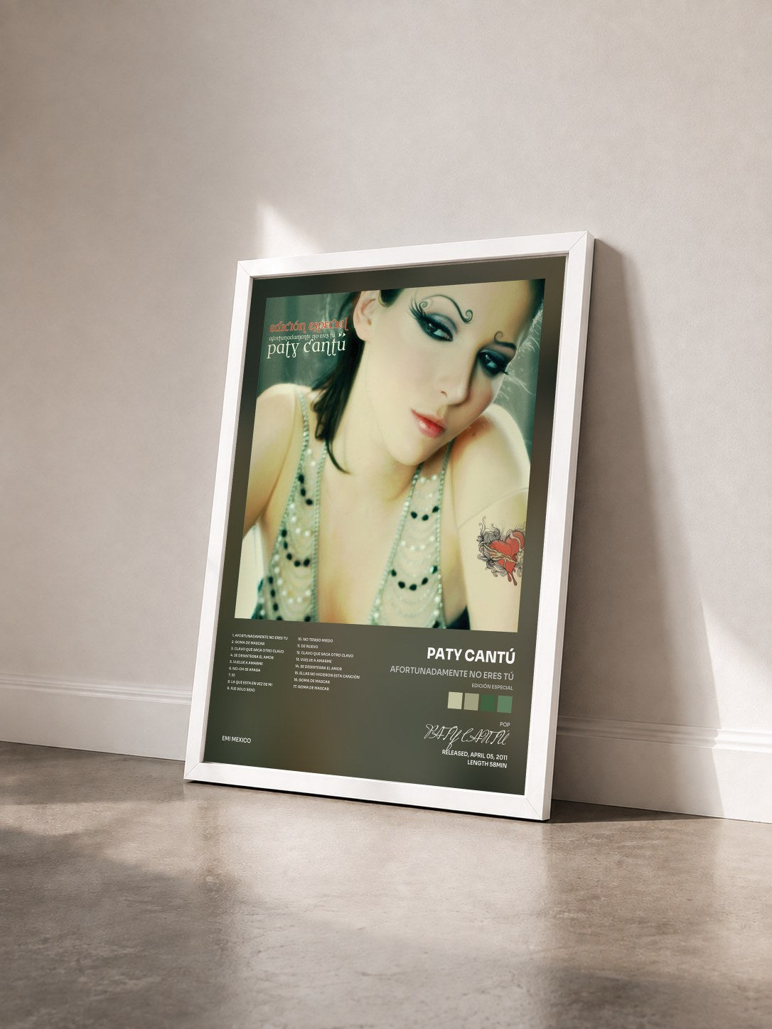 #blanc Tableau de l'album Afortunadamente No Eres Tú (Edición Especial) de PATY CANTÚ vu de trois quarts, cadre blanc