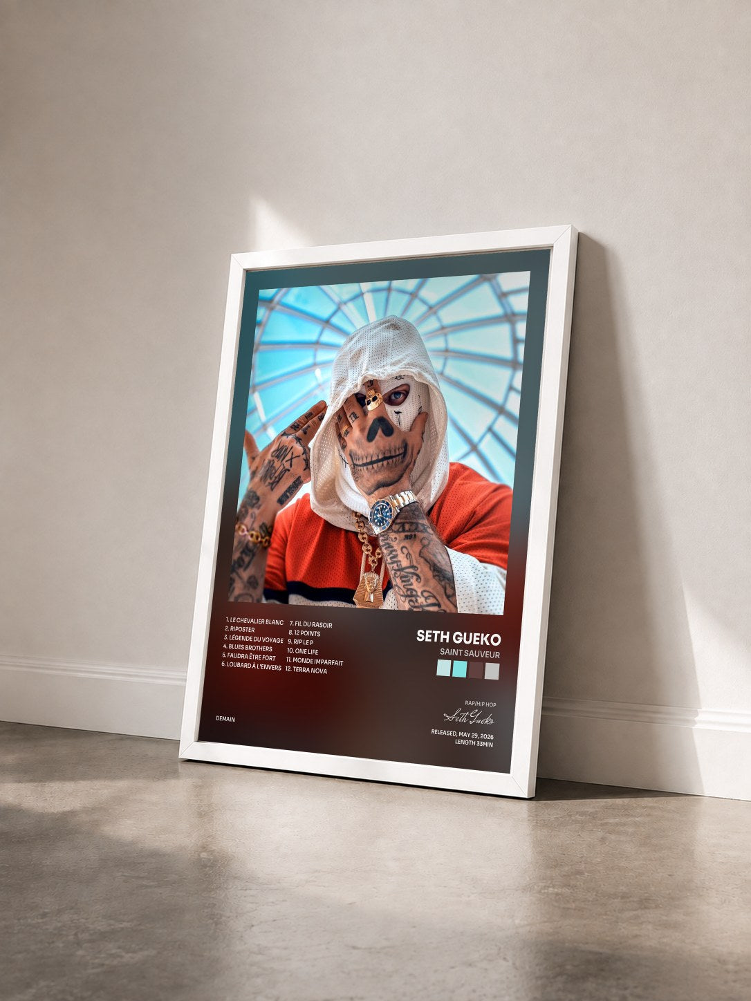 #blanc Tableau de l'album Saint Sauveur de Seth Gueko vu de trois quarts, cadre blanc