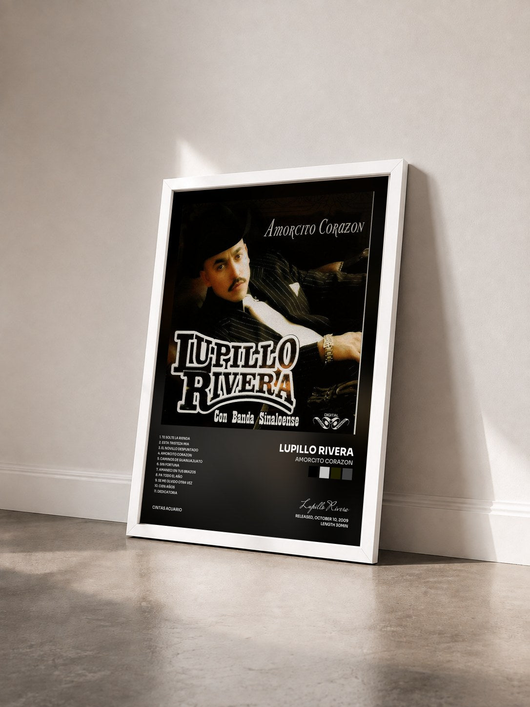 #blanc Tableau de l'album Amorcito Corazon de Lupillo Rivera vu de trois quarts, cadre blanc
